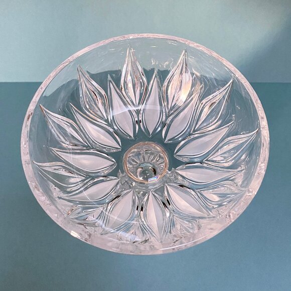 Vintage Crystal Glass Pedestal Candy Dish with Lid Unique Flame or Petal Design - Picture 7 of 9